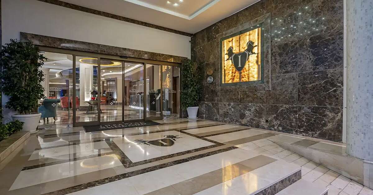 Een foto van de buitenkant van Sunland Resort Hotel Beldibi