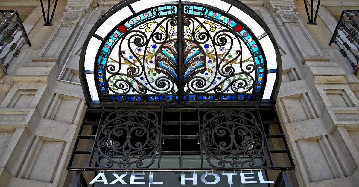 Ein Foto von der Außenansicht des Axel Hotel Barcelona