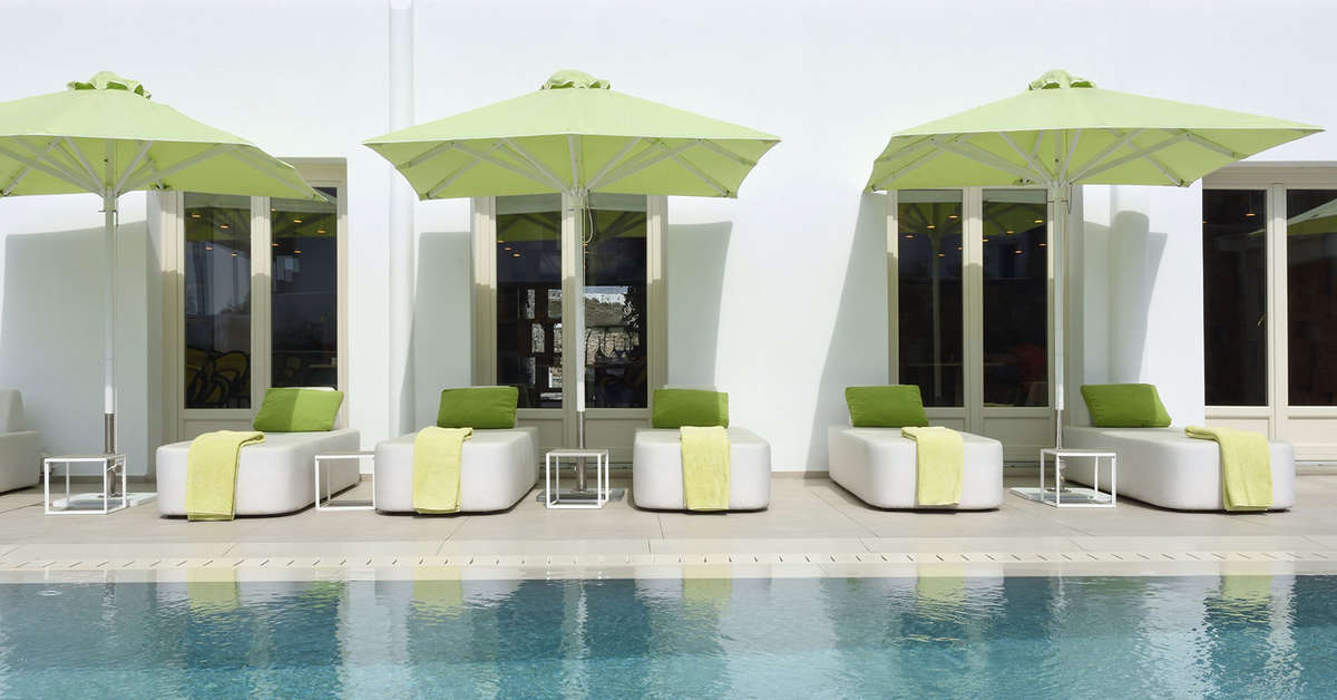Ein Foto vom Pool im Myconian Naia Luxury Suites