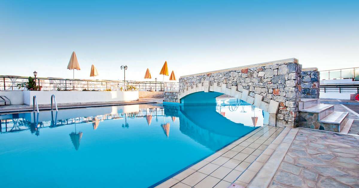 Ein Foto vom Pool im Dedalos Beach Hotel