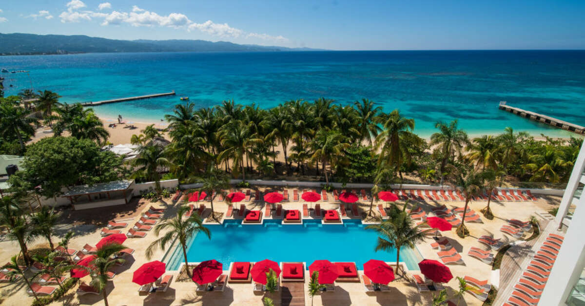 Een foto van het zwembad bij S Hotel Jamaica