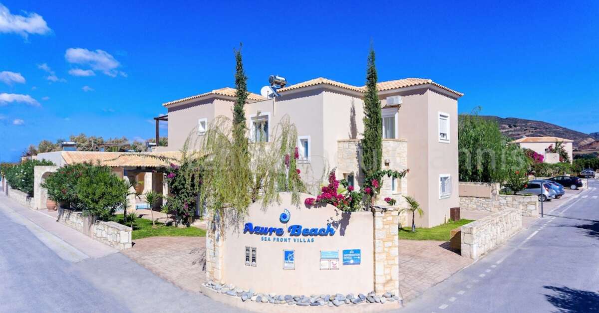 Een foto van de buitenkant van Azure Beach Villas