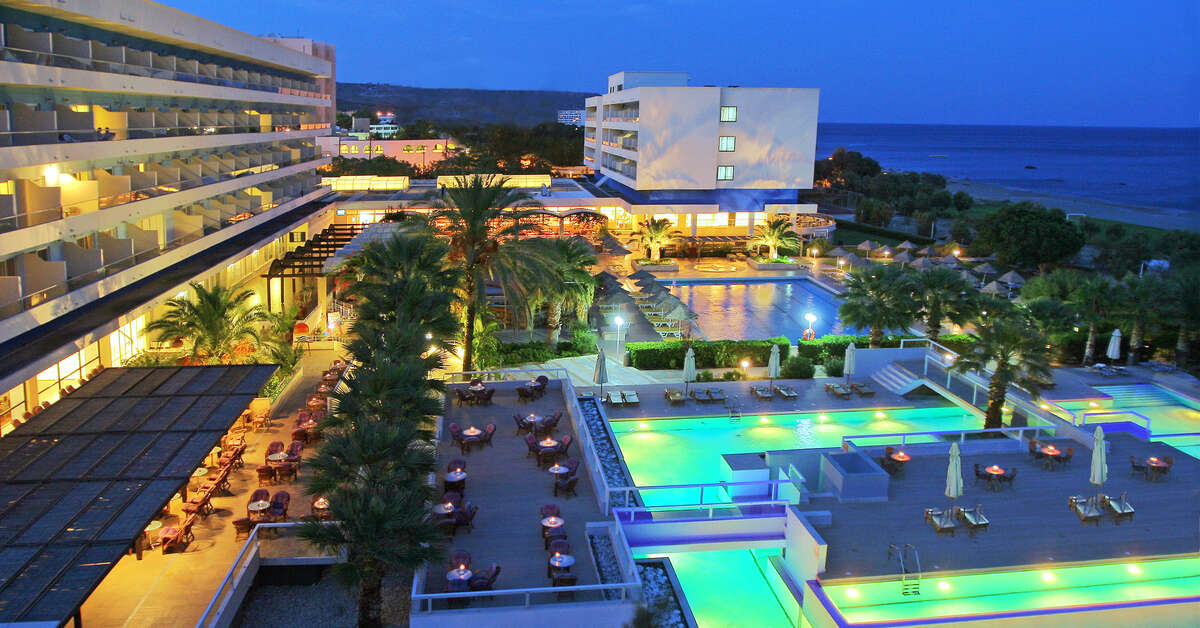 Een foto van het zwembad bij Blue Sea Beach Resort