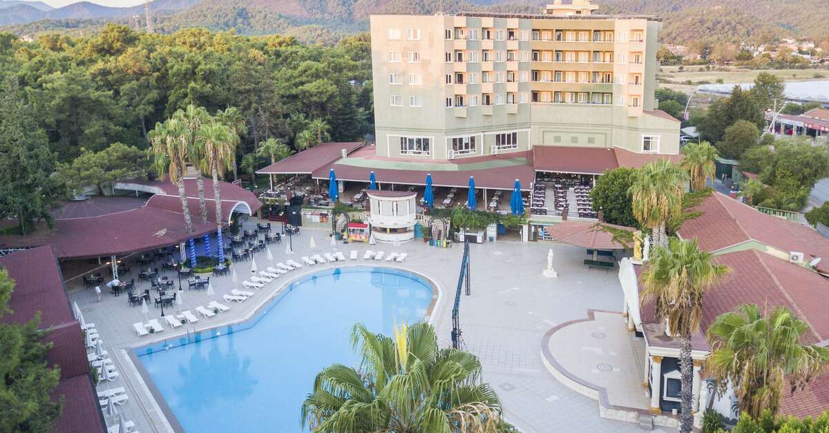 Een foto van het zwembad bij Armas Kaplan Paradise
