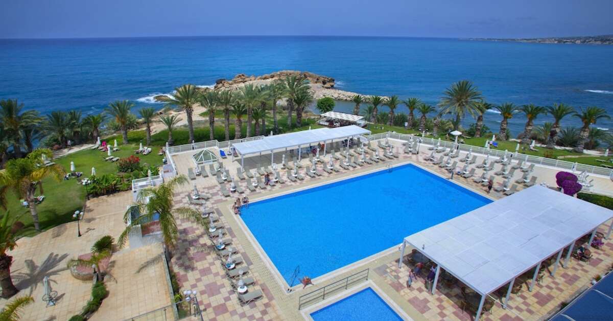 Een foto van het zwembad bij Hotel Queens Bay