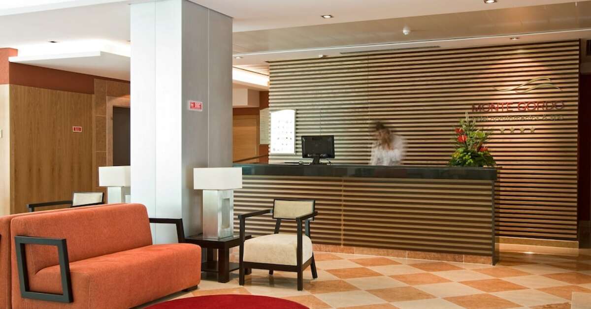 Een foto van het interieur van Monte Gordo Aparthotel & Spa