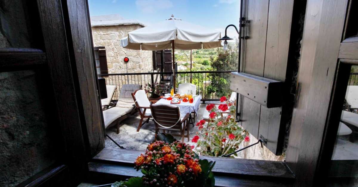 Een foto van het terras bij Leonidas Village Houses