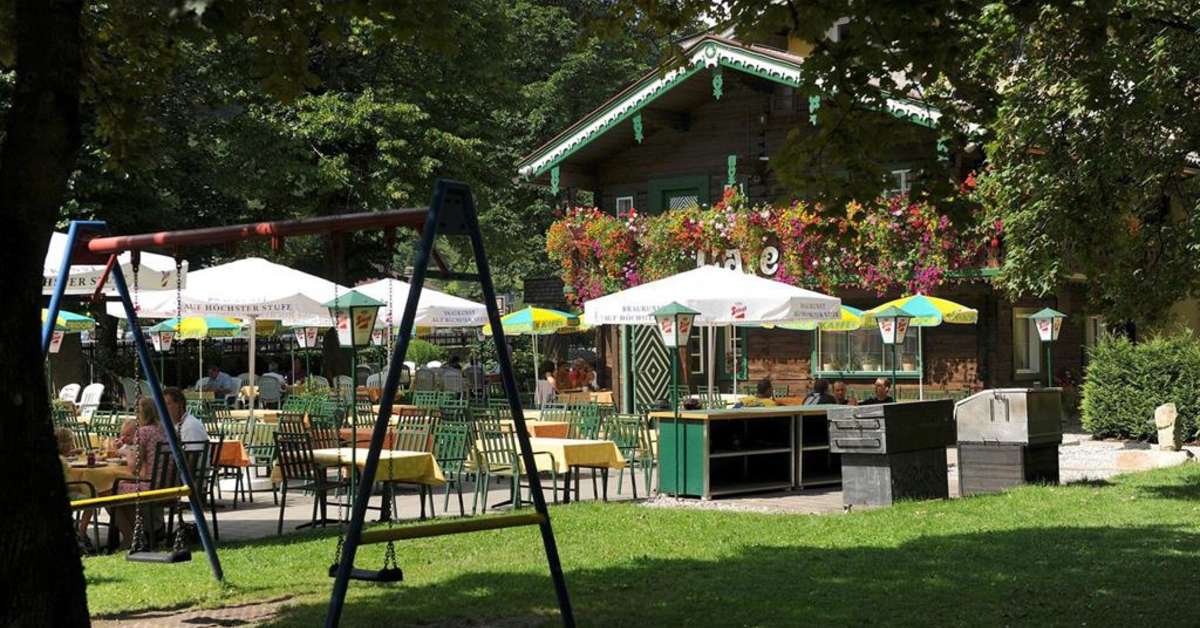 Een foto van het terras bij Hotel Lampenhausl