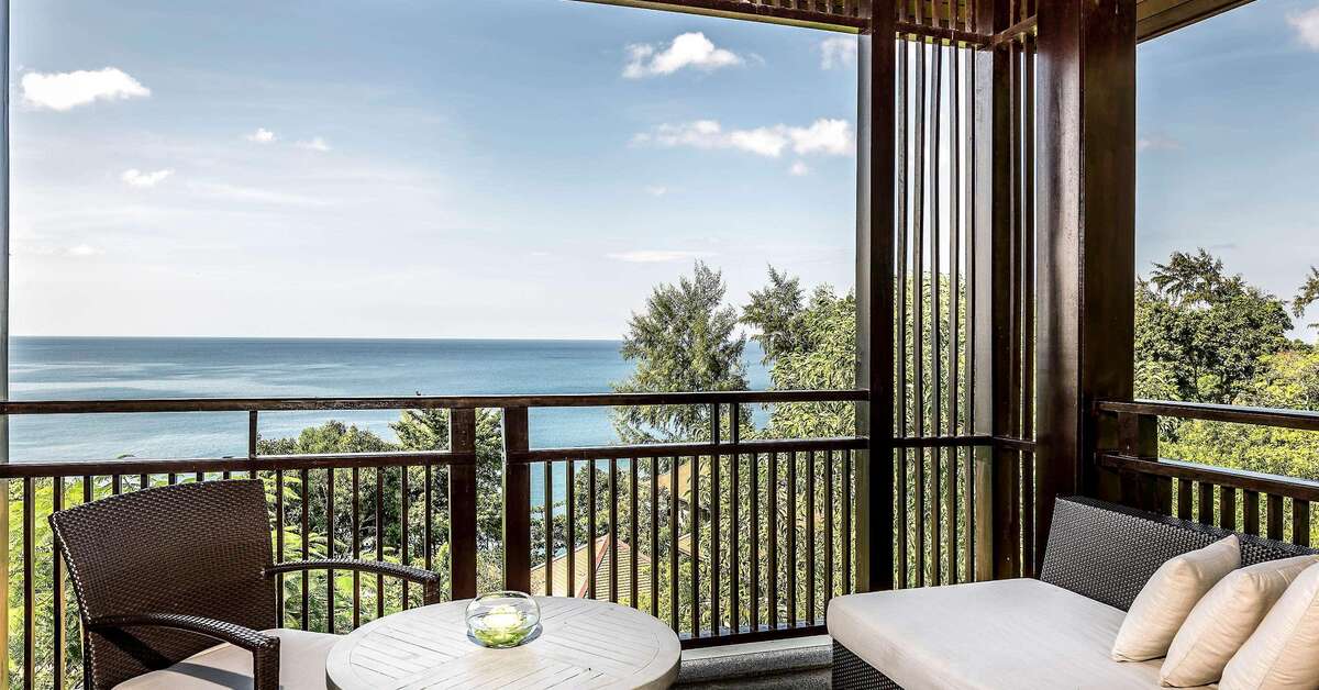 Een foto van het terras bij Pullman Phuket Arcadia Naithon Beach