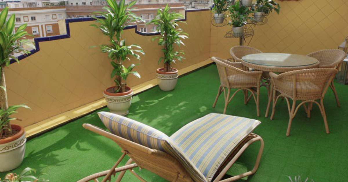 Een foto van het terras bij Sercotel Gran Hotel Conde Duque