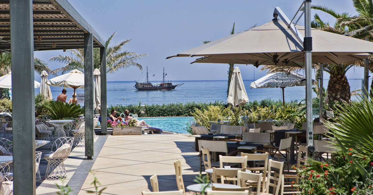 Ein Foto von der Terrasse im Aegean Pearl Hotel