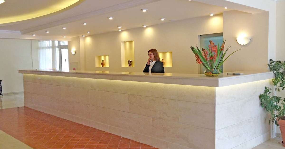 Een foto van het interieur van Canvas by Mitsis Messonghi