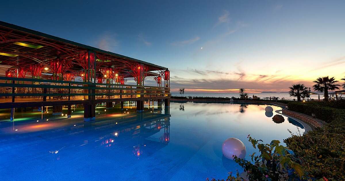 Een foto van het zwembad bij Aldemar Olympian Village