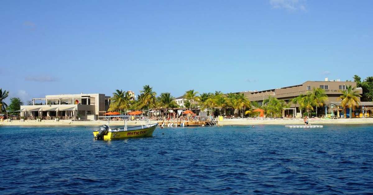 Een foto van het strand bij Eden Beach Resort