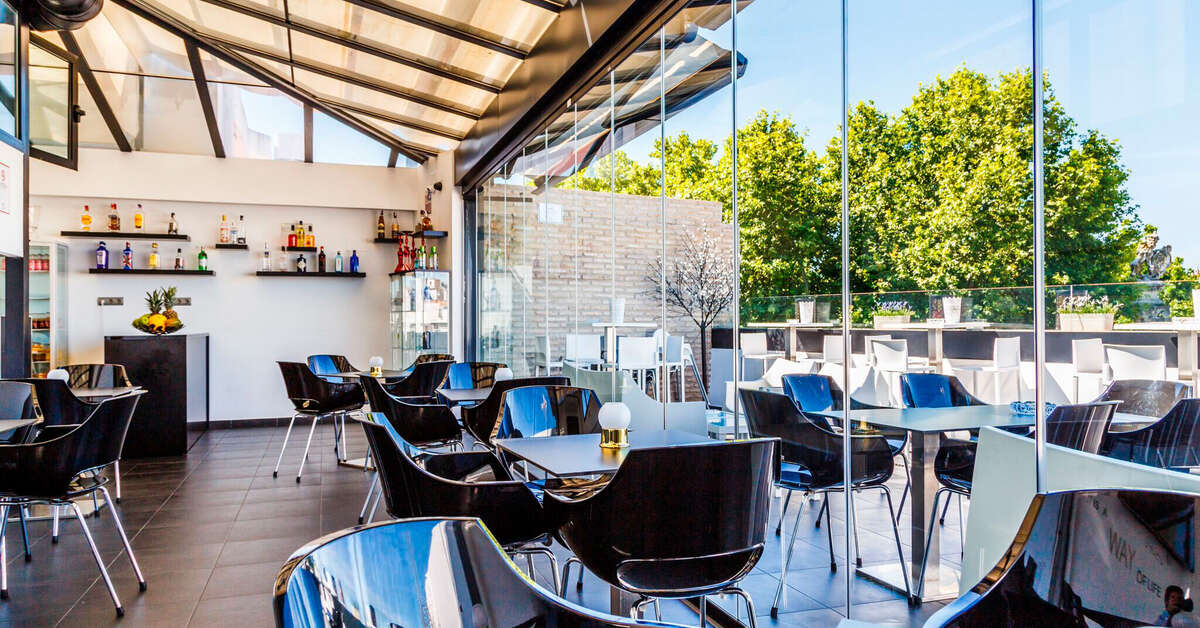 Ein Foto von der Terrasse im Patio de la Alameda
