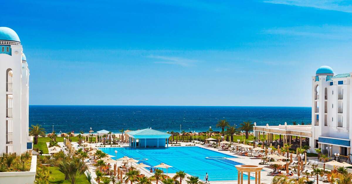Een foto van het zwembad bij Barcelo Concorde Green Park Palace