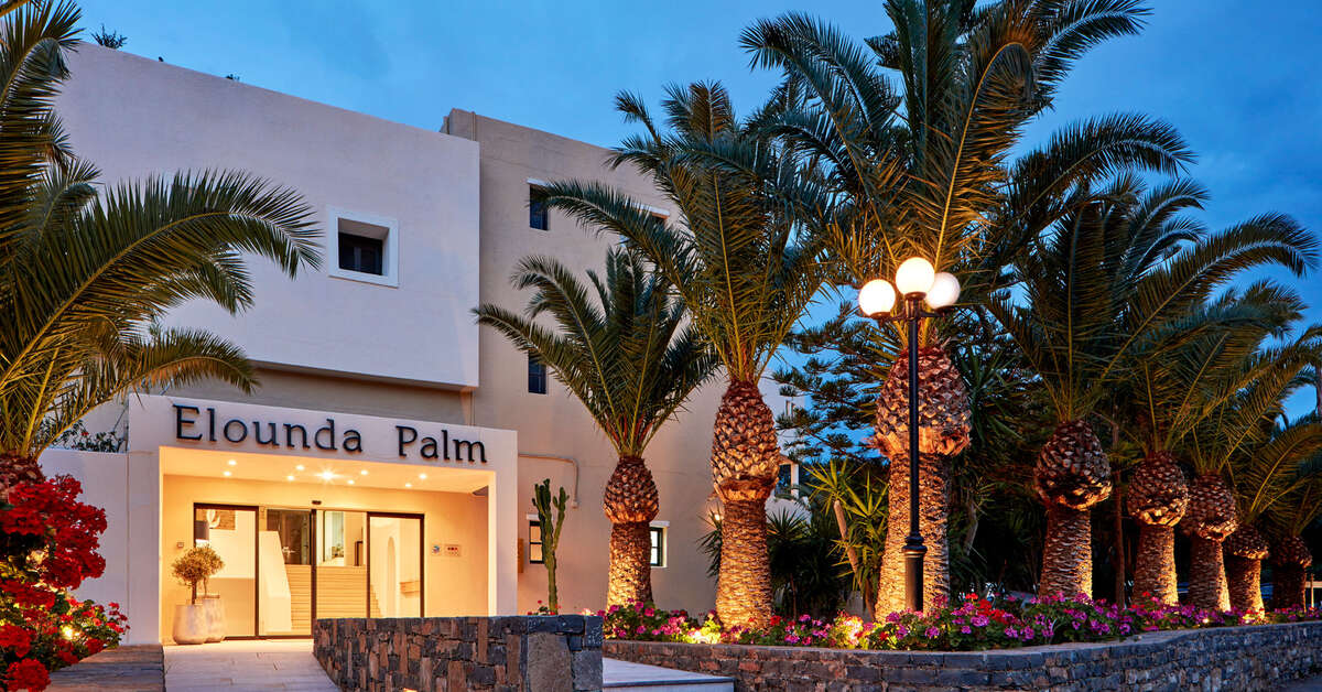 Een foto van de buitenkant van Elounda Palm Hotel & Suites