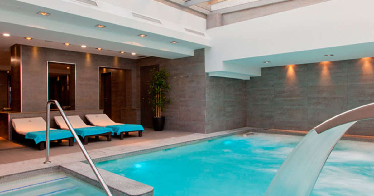 Een foto van het zwembad bij Los Monteros Spa & Golf Resort