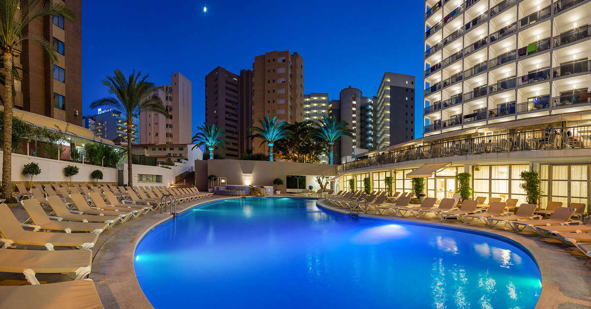 Een foto van het zwembad bij RH Princesa Benidorm