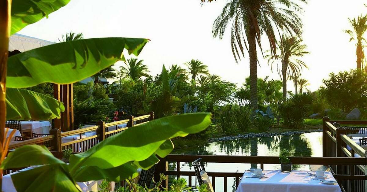 Een foto van het terras bij Grecotel Kos Imperial