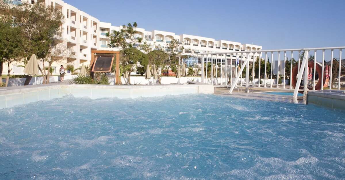 Een foto van het zwembad bij Sovereign Beach Hotel