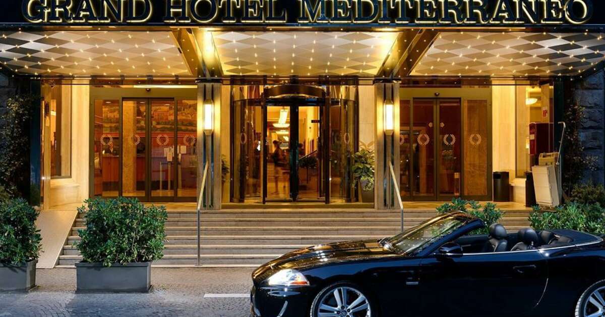 Ein Foto von der Außenansicht des Grand Hotel Mediterraneo