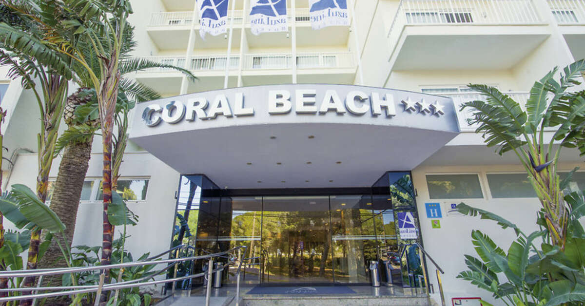 Een foto van de buitenkant van Blue Sea Coral Beach