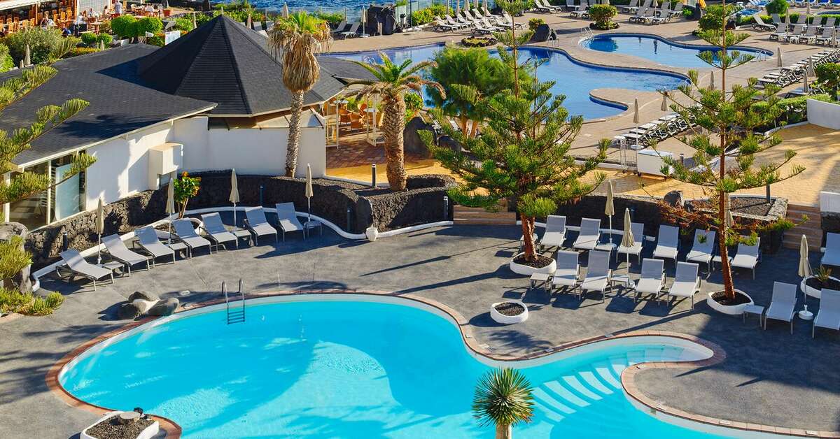 Een foto van het zwembad bij H10 Taburiente Playa