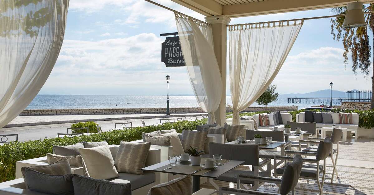 Een foto van het terras bij Mon Repos Palace Hotel