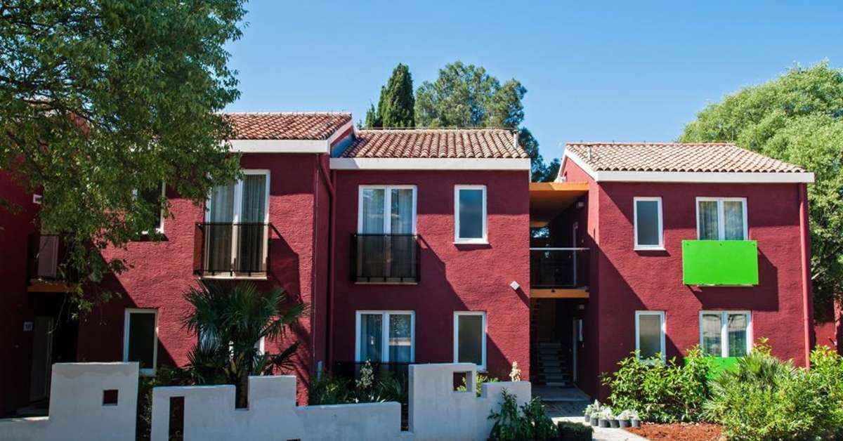 Een foto van de buitenkant van Appartementen Katoro Plava Laguna