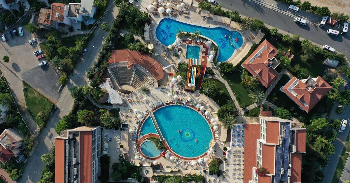 Een foto van het zwembad bij Seaden Corolla Hotel