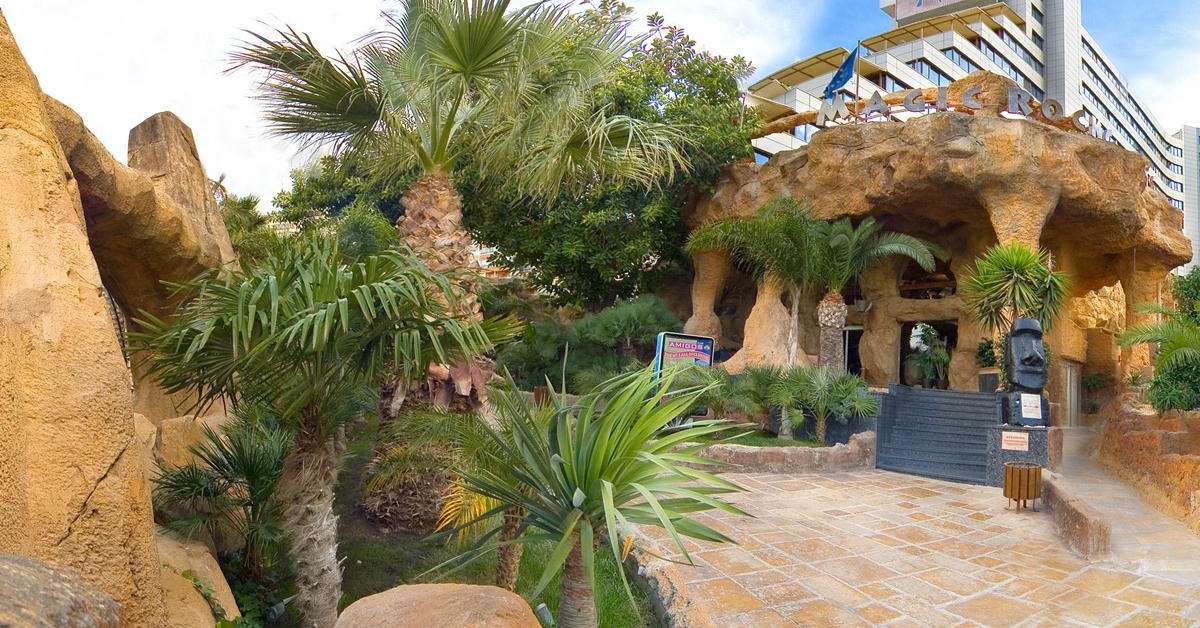 Een foto van de buitenkant van Hotel Magic Aqua Rock Gardens