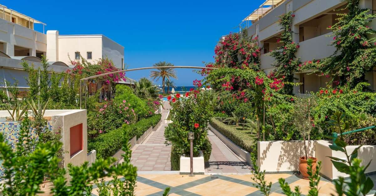 Een foto van de buitenkant van Hydramis Palace Beach Resort
