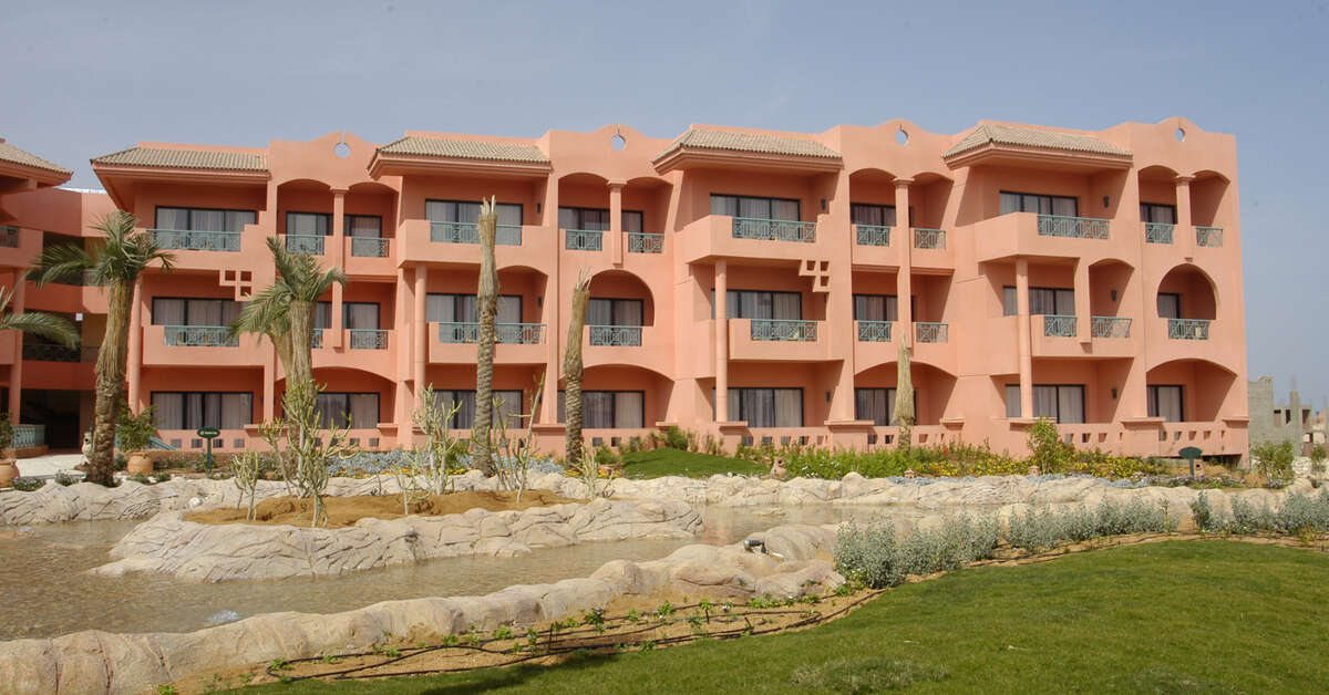 Een foto van de buitenkant van Parrotel Aquapark Resort