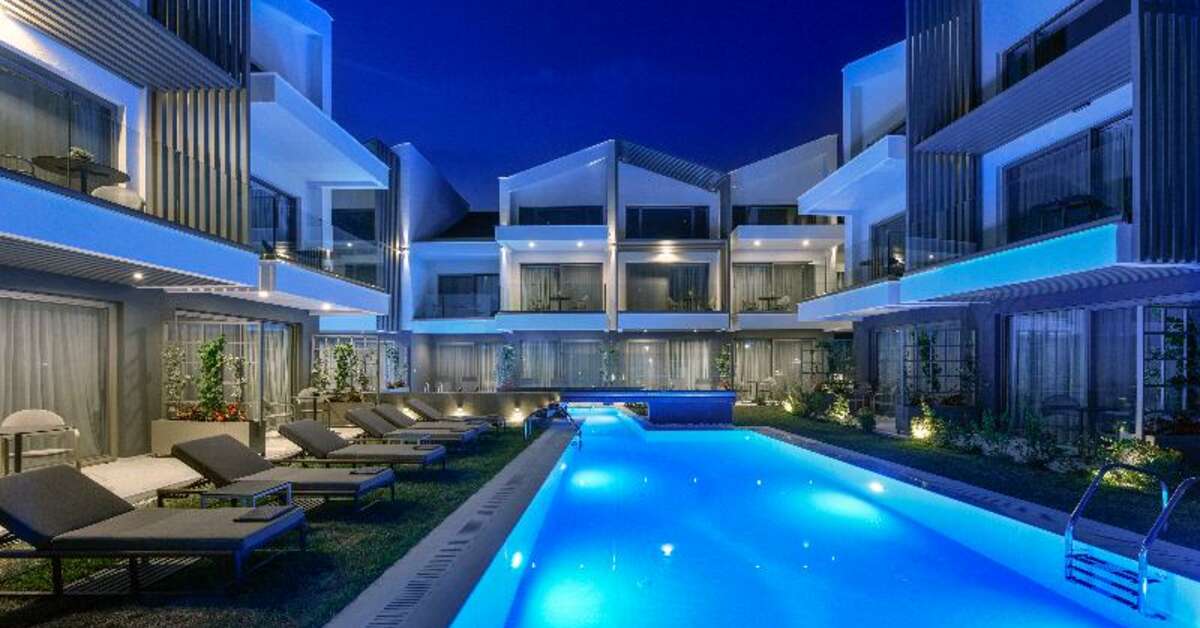 Een foto van het zwembad bij Serenity Suites