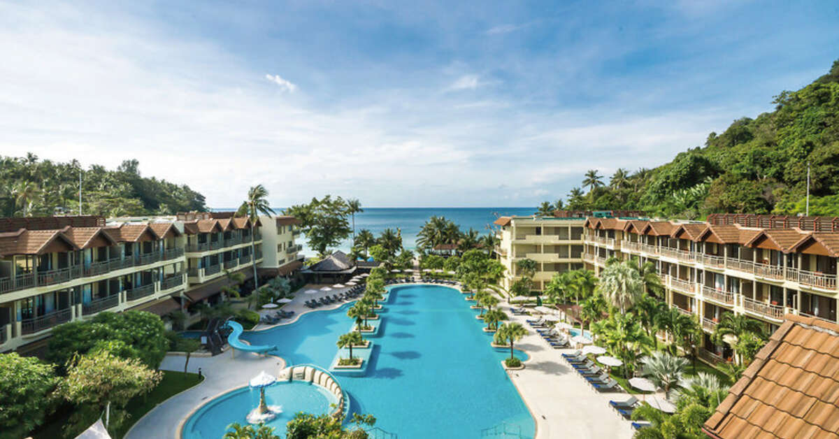 Een foto van het zwembad bij Phuket Marriott Resort & Spa Merlin Beach