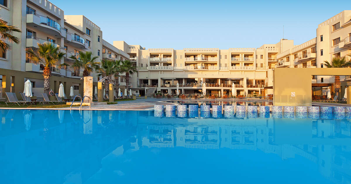 Een foto van het zwembad bij Capital Coast Resort & Spa
