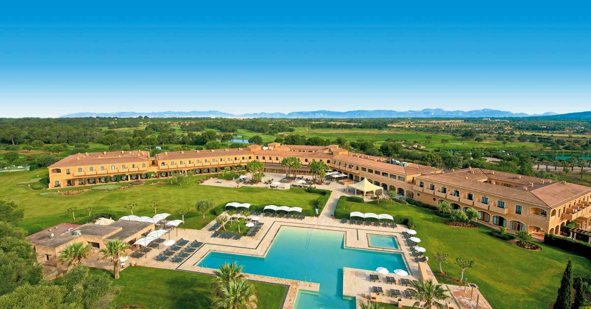 Een foto van de buitenkant van Hacienda Son Antem Golf Resort