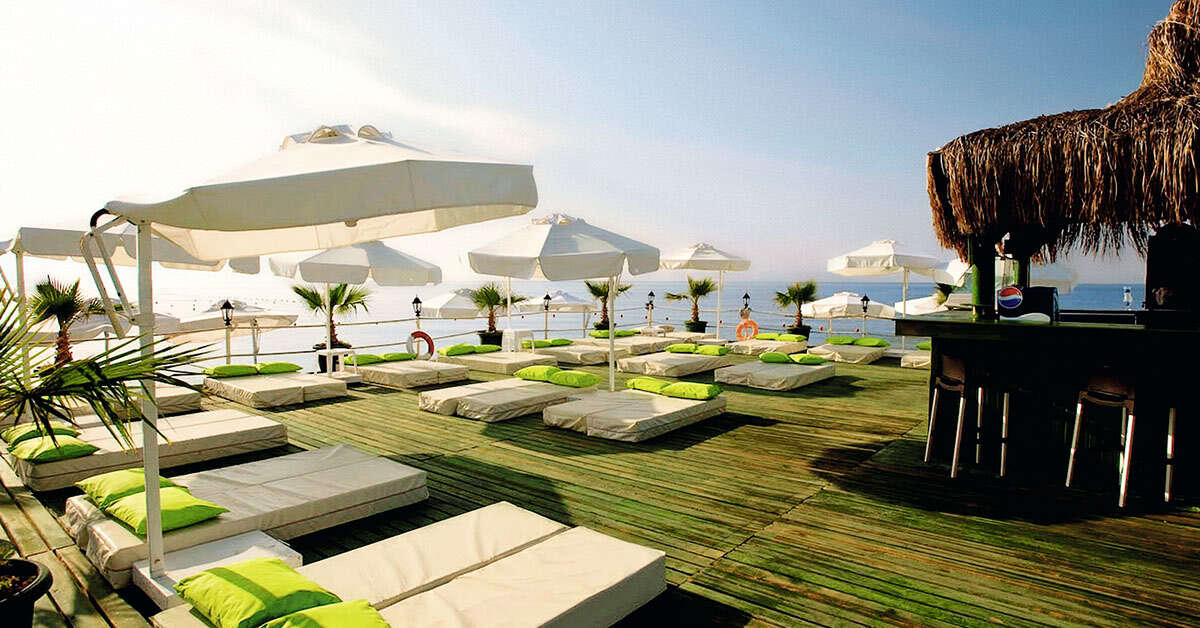 Een foto van het terras bij Delphin Diva Premiere Hotel