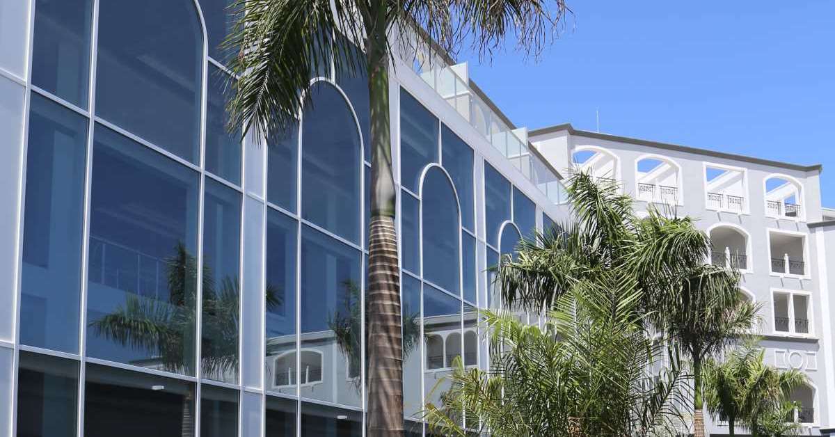 Een foto van de buitenkant van Royal Palm Resort & Spa