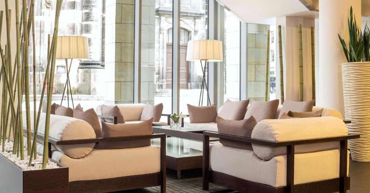 Een foto van het interieur van NH Collection Dresden Altmarkt