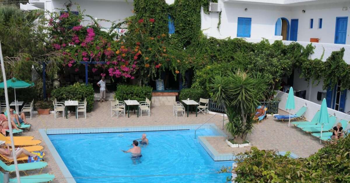 Een foto van het zwembad bij Costas & Chrysoula