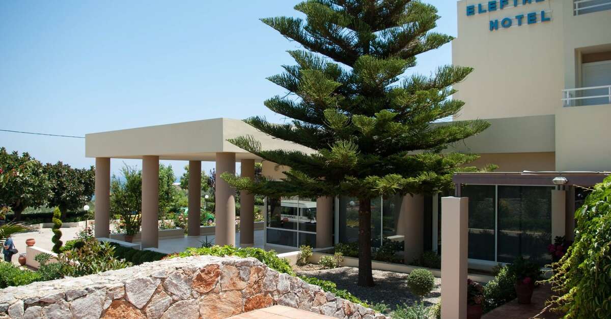 Een foto van de buitenkant van Eleftheria Hotel