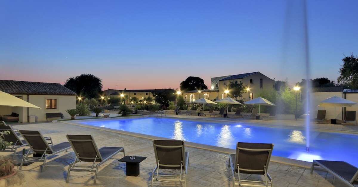Een foto van het zwembad bij Artemisia Resort