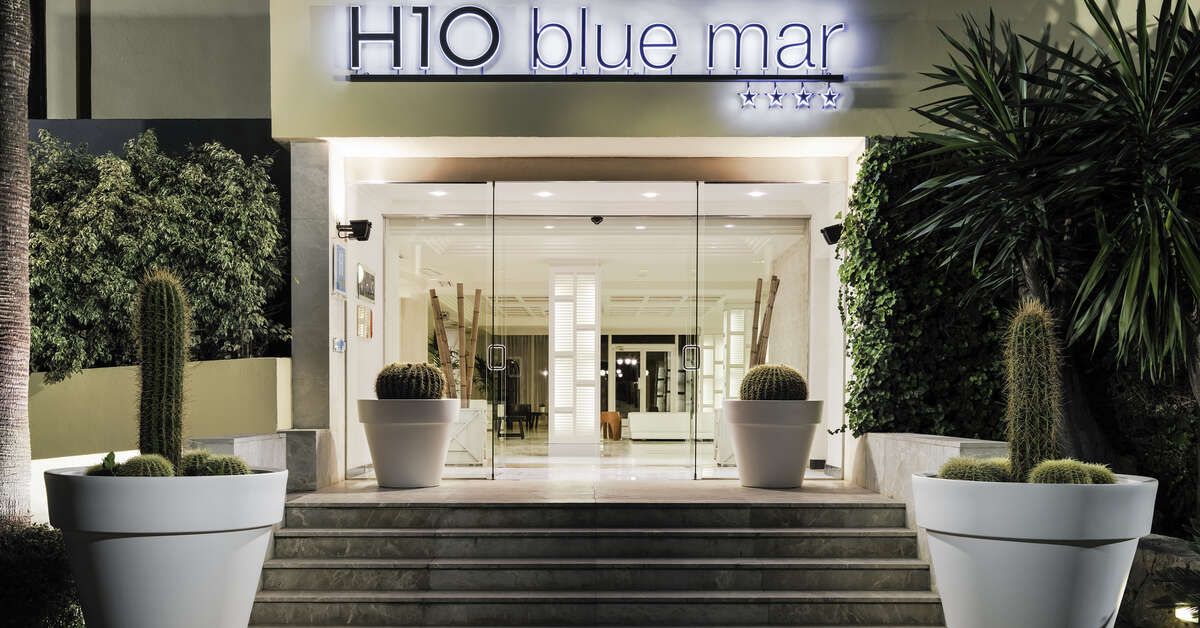 Een foto van het interieur van H10 Blue Mar