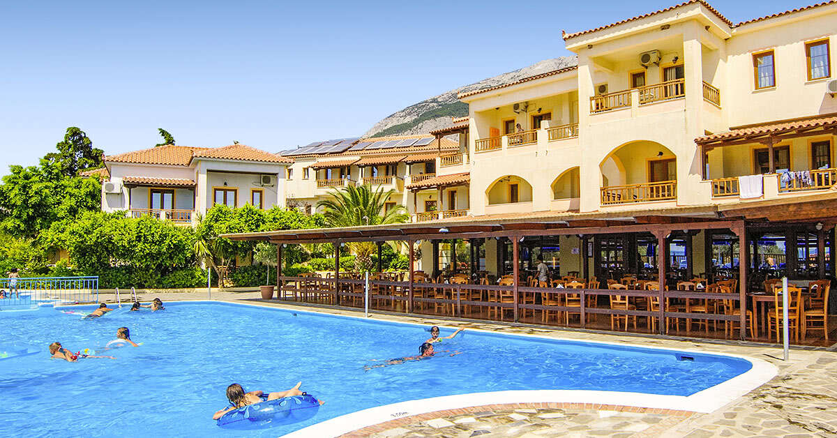 Een foto van het zwembad bij Kampos Village Resort
