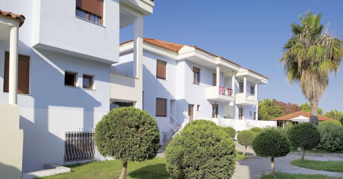 Een foto van de buitenkant van Acrotel Lily Ann Village