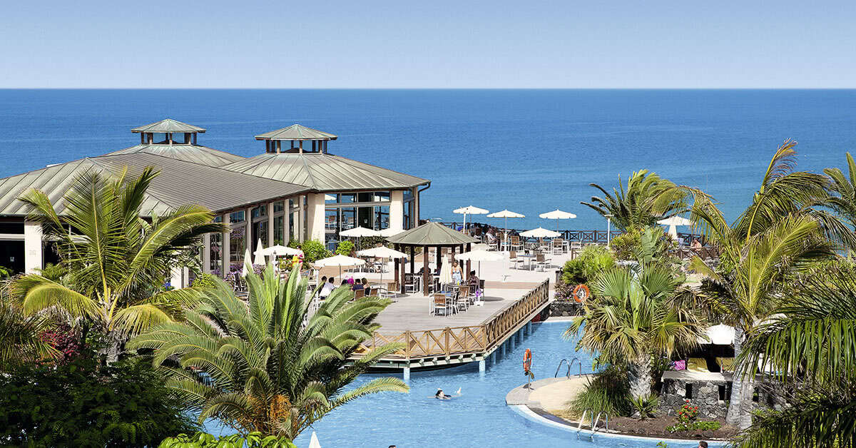Een foto van het zwembad bij R2 Pajara Beach Hotel & Spa Wellness