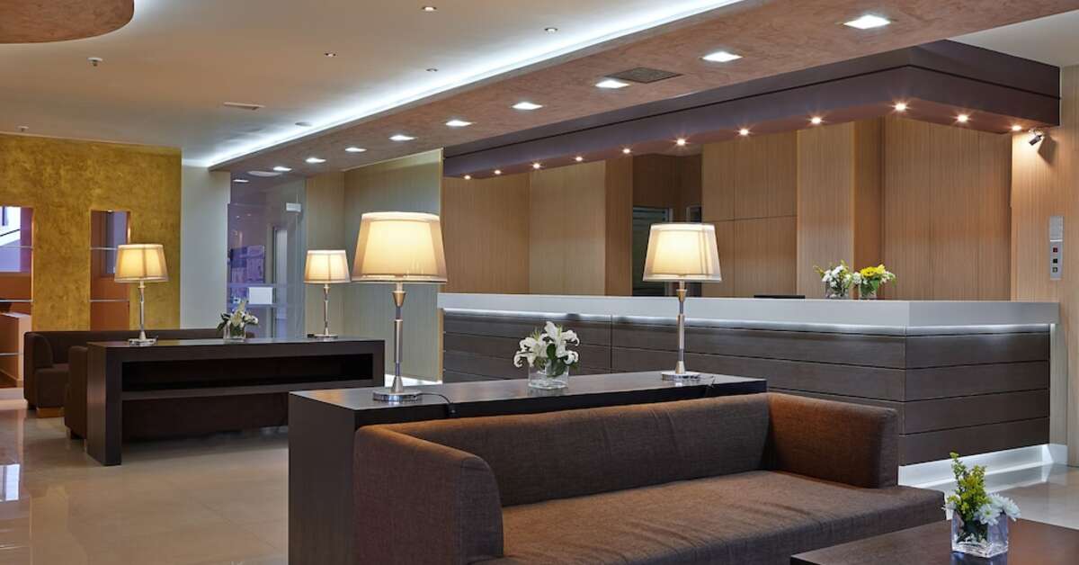 Een foto van het interieur van St Constantin