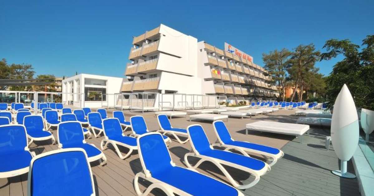 Een foto van het terras bij MarSenses Rosa del Mar & Spa